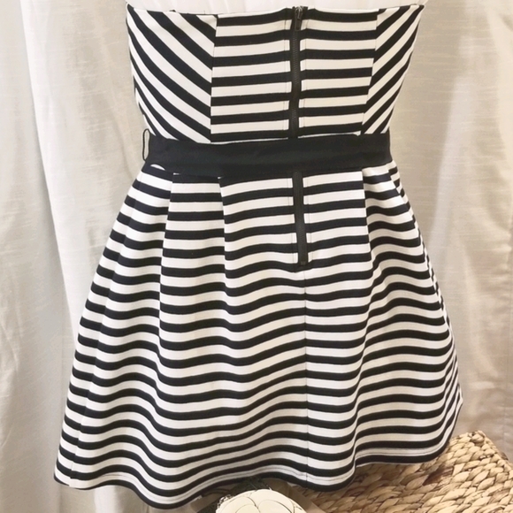 Forever 21 Strapless Blue & White Mini Dress. - Picture 6 of 6